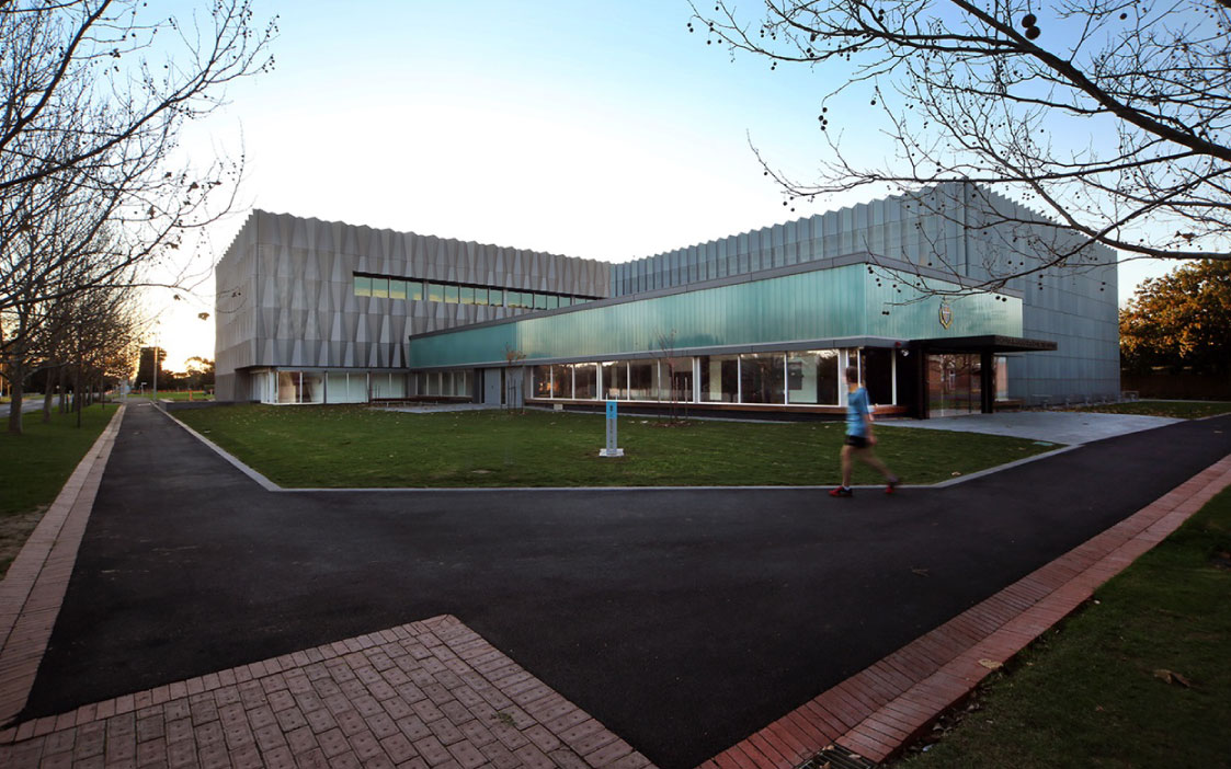 Viridian Glass Case Study – School for Performing Arts
